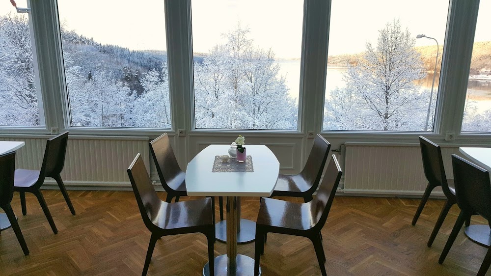 Café & Secondhandstore by Reto