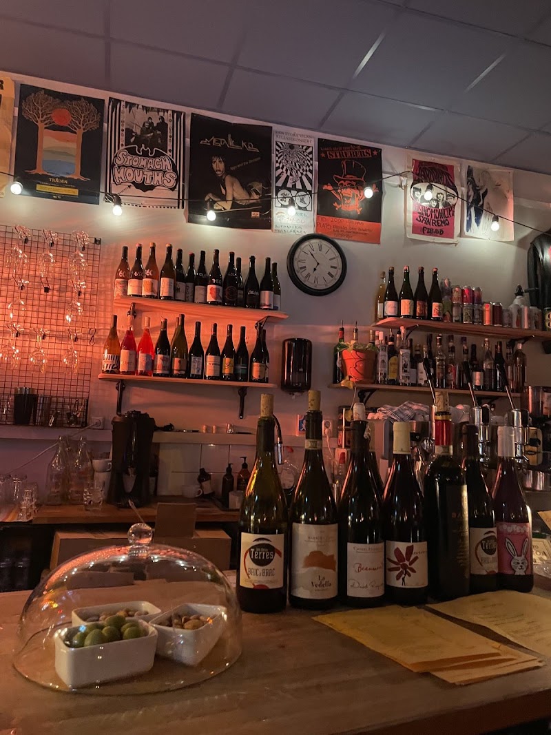 Dirty Records Bar/Restaurant/coffee-shop/Bakery