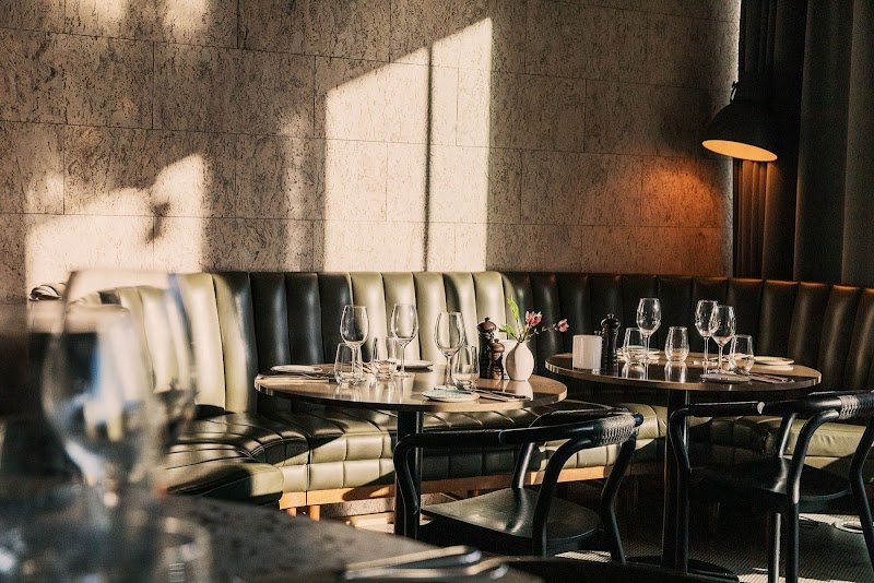 Corner - Food, drinks & people