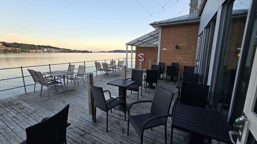 Estrella Restaurant