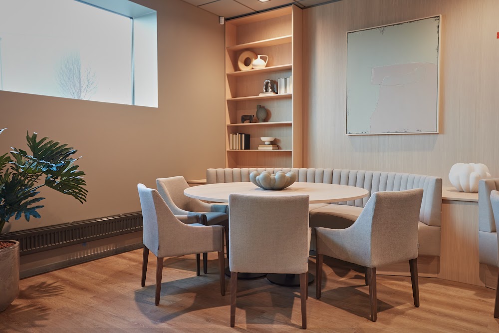 Ginas Bistro & Joeys Café