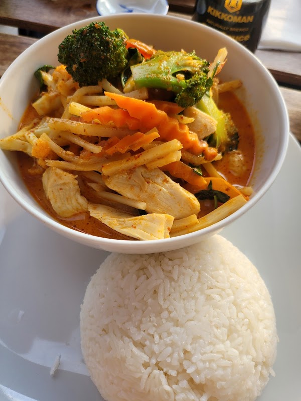 Sombat Thai & Sushi