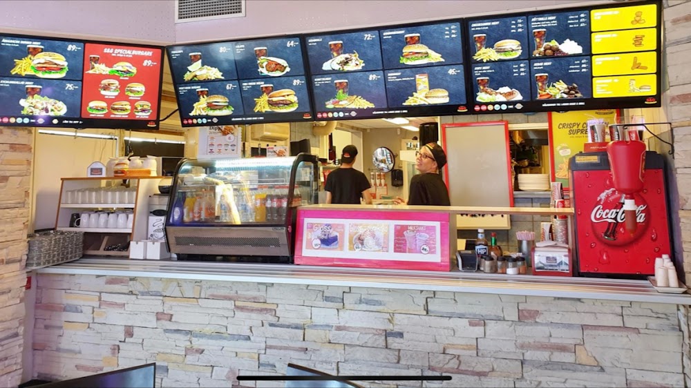 Lasses Kiosk & Grill