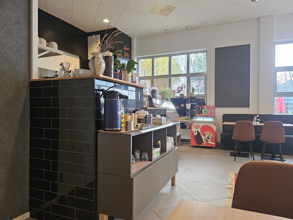 THE UpperTOWN Café & Bistro