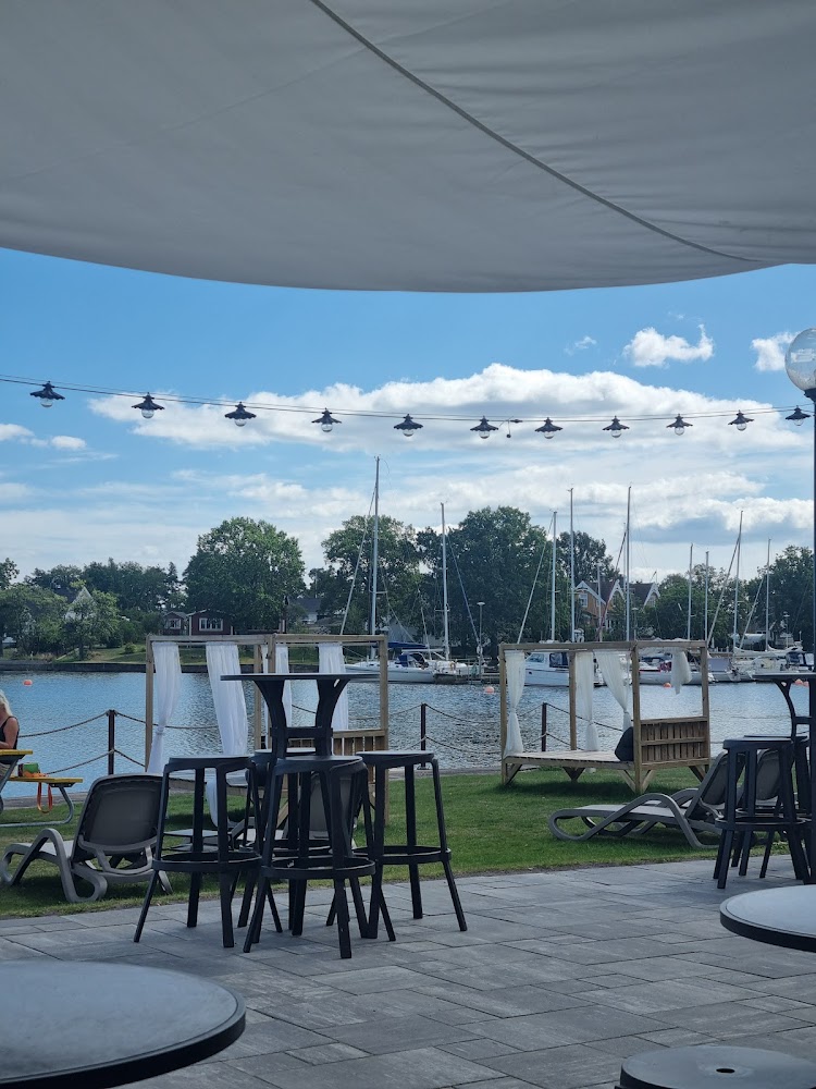 Havslätt By The Sea
