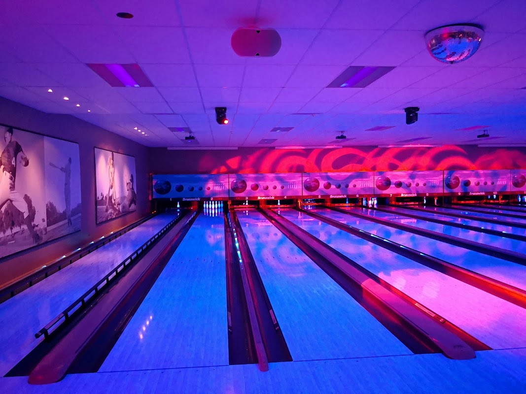 Buddy's Food, Bowling and Bar