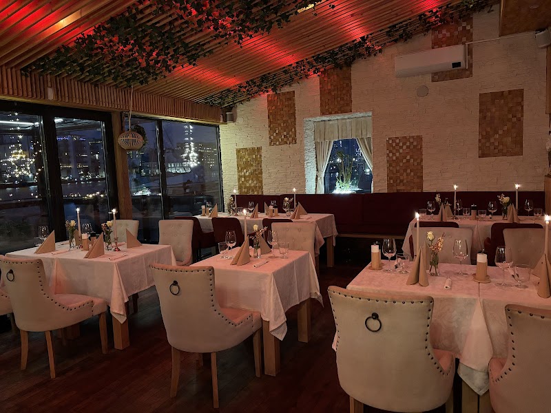 Rocco’s Wine & Dine