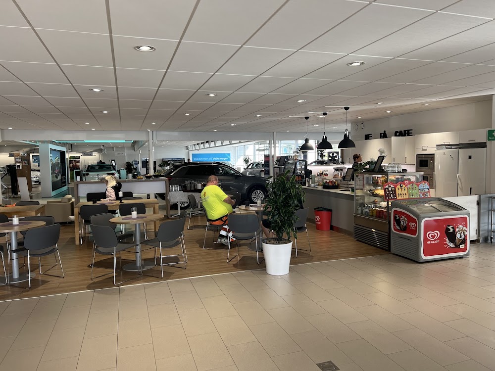 Le på Café