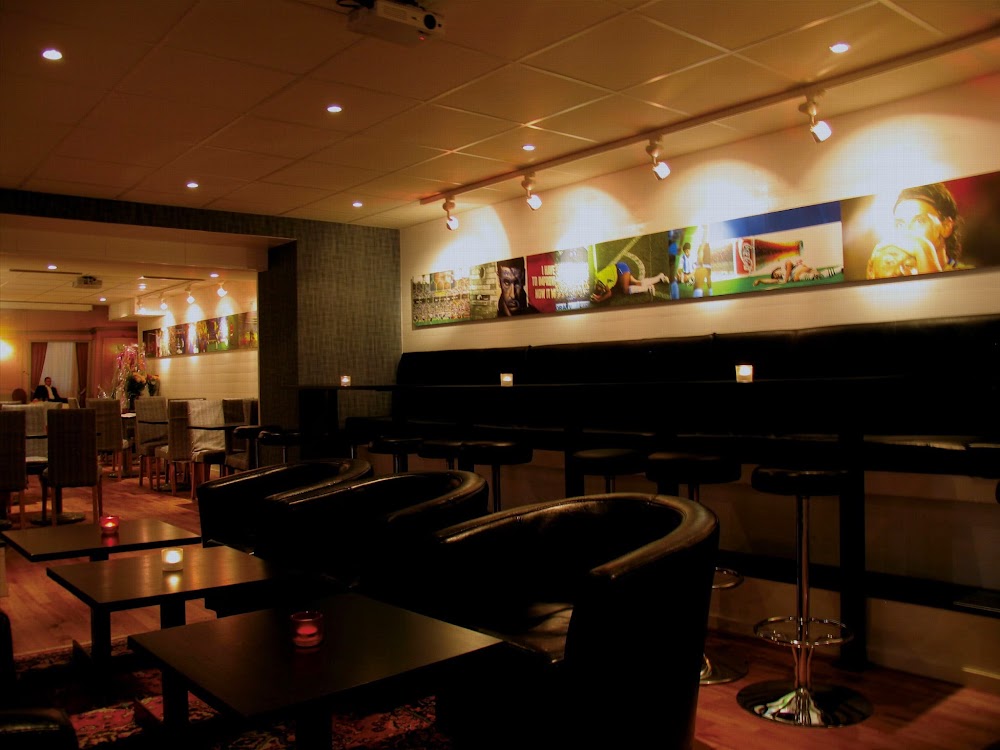 FOXES bar • food • sport