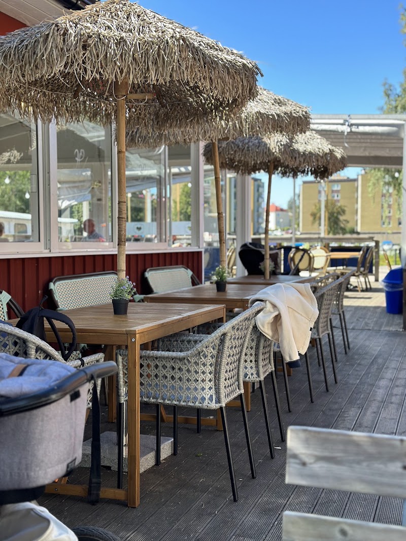 Hamnrestaurangen & Hamnens glass (Hjärtruds)