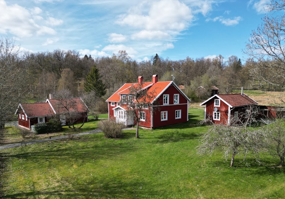 Villa Vilan | Countryside Lodging Småland: B&B, Holiday Homes, Glamping Dome