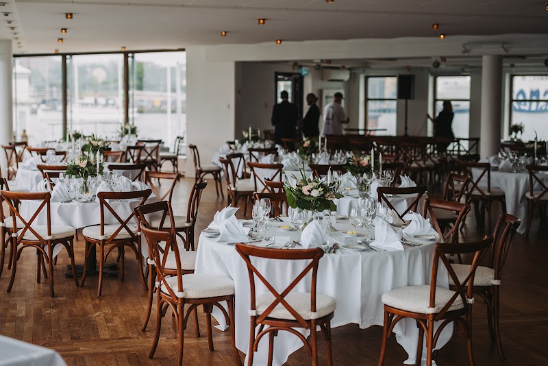 River Restaurant On The Pier