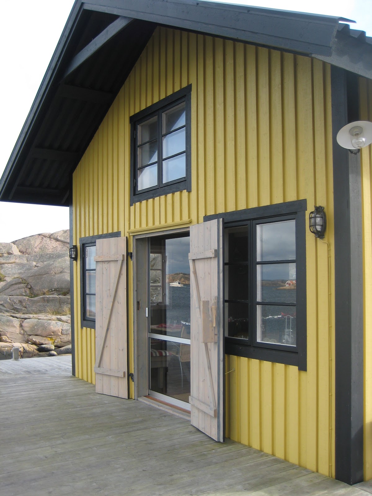 Hampholmens Magasin på en egen ö nära Smögen