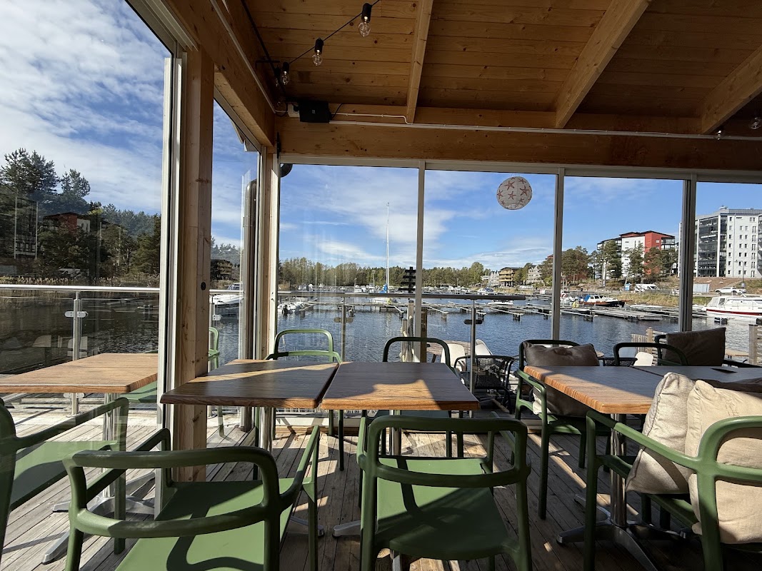 Lillängshamnens Fiskrökeri, Restaurang & Butik