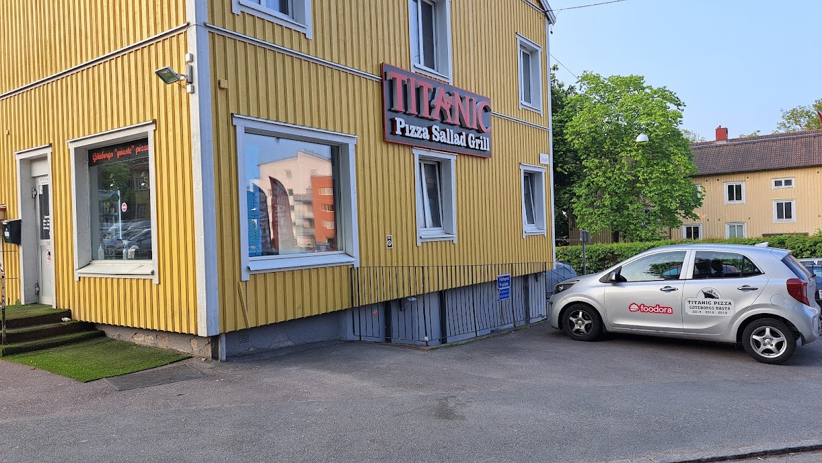 Titanic Pizza Sallad Grill