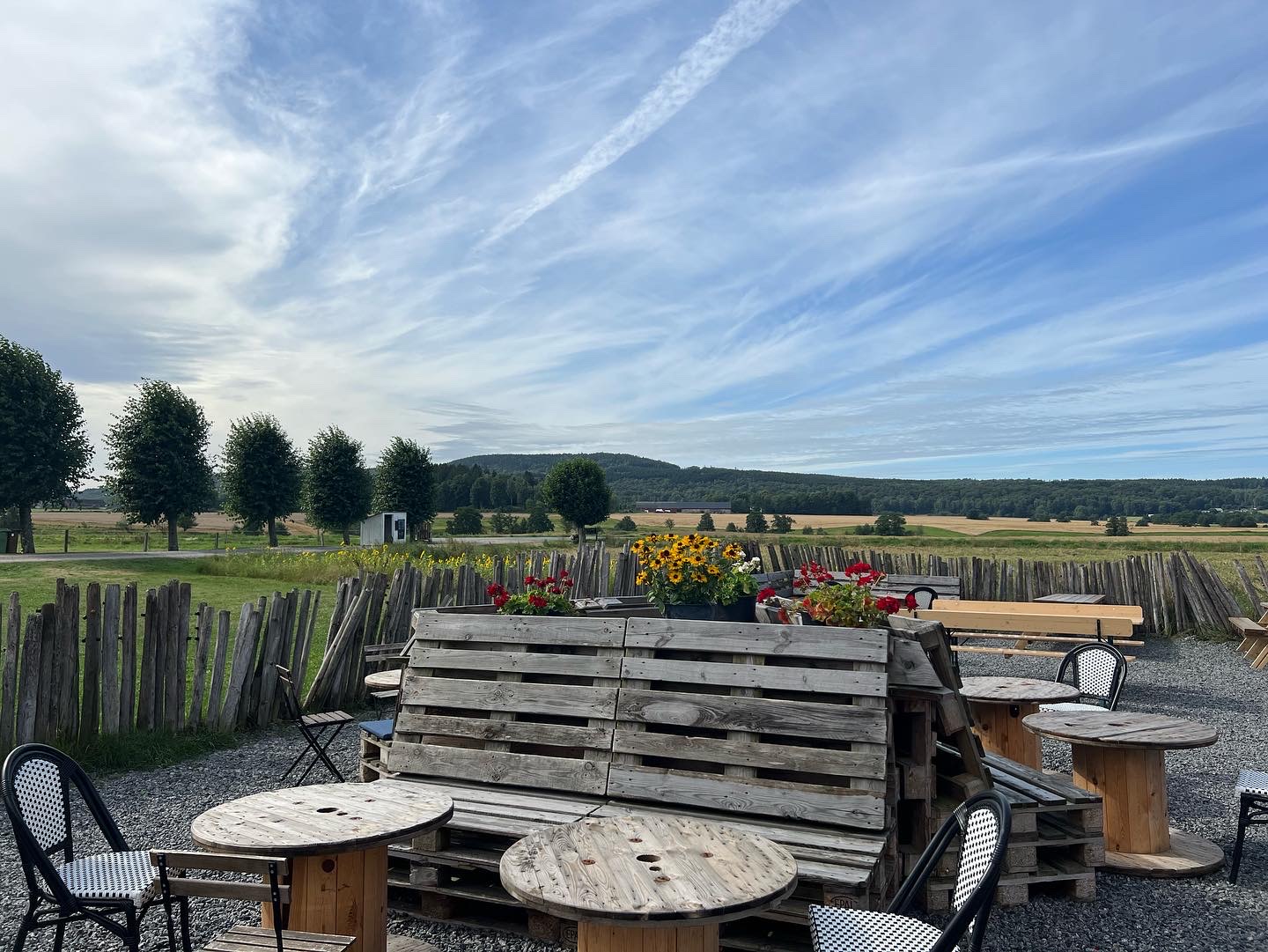 Charles GårdsBBQ & Smoker - Sommarrestaurang