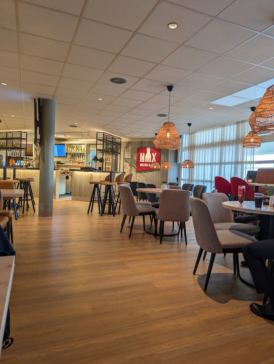 MMX Bistro & Bar