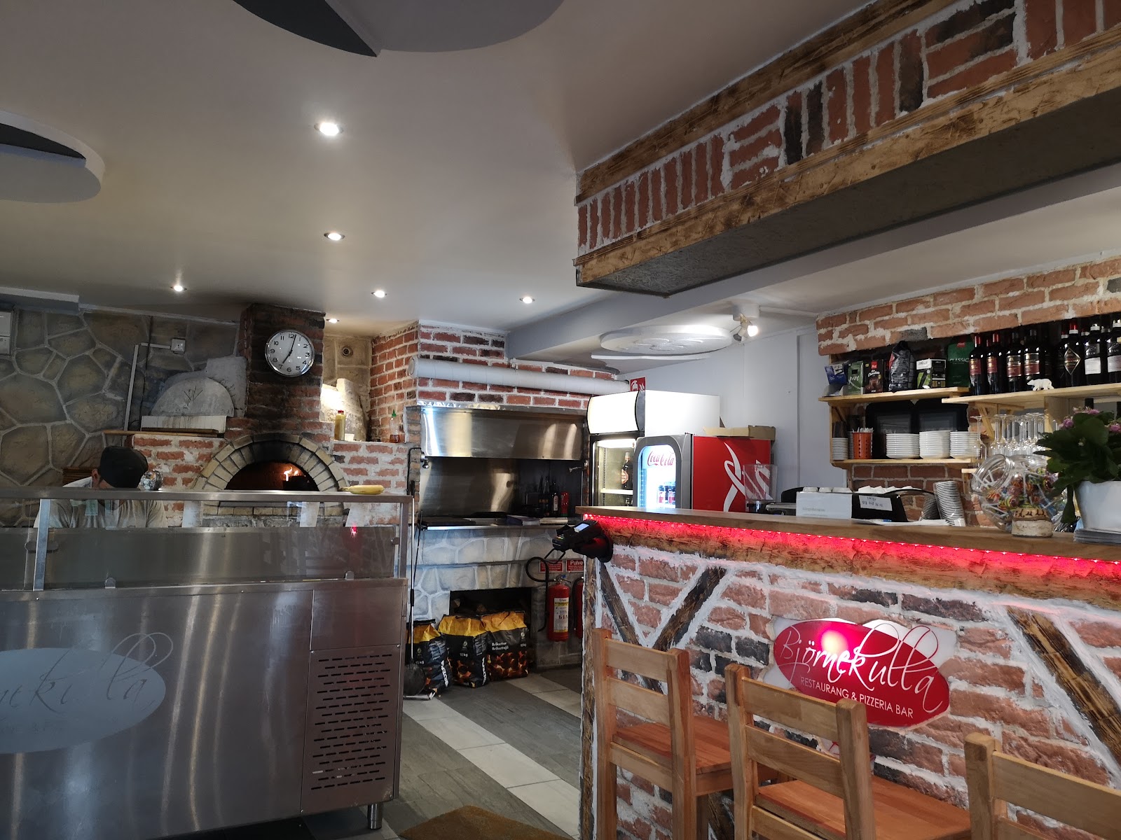 Björnekulla Pizzeria (Vedeldad pizzaugn&Kolgrill)