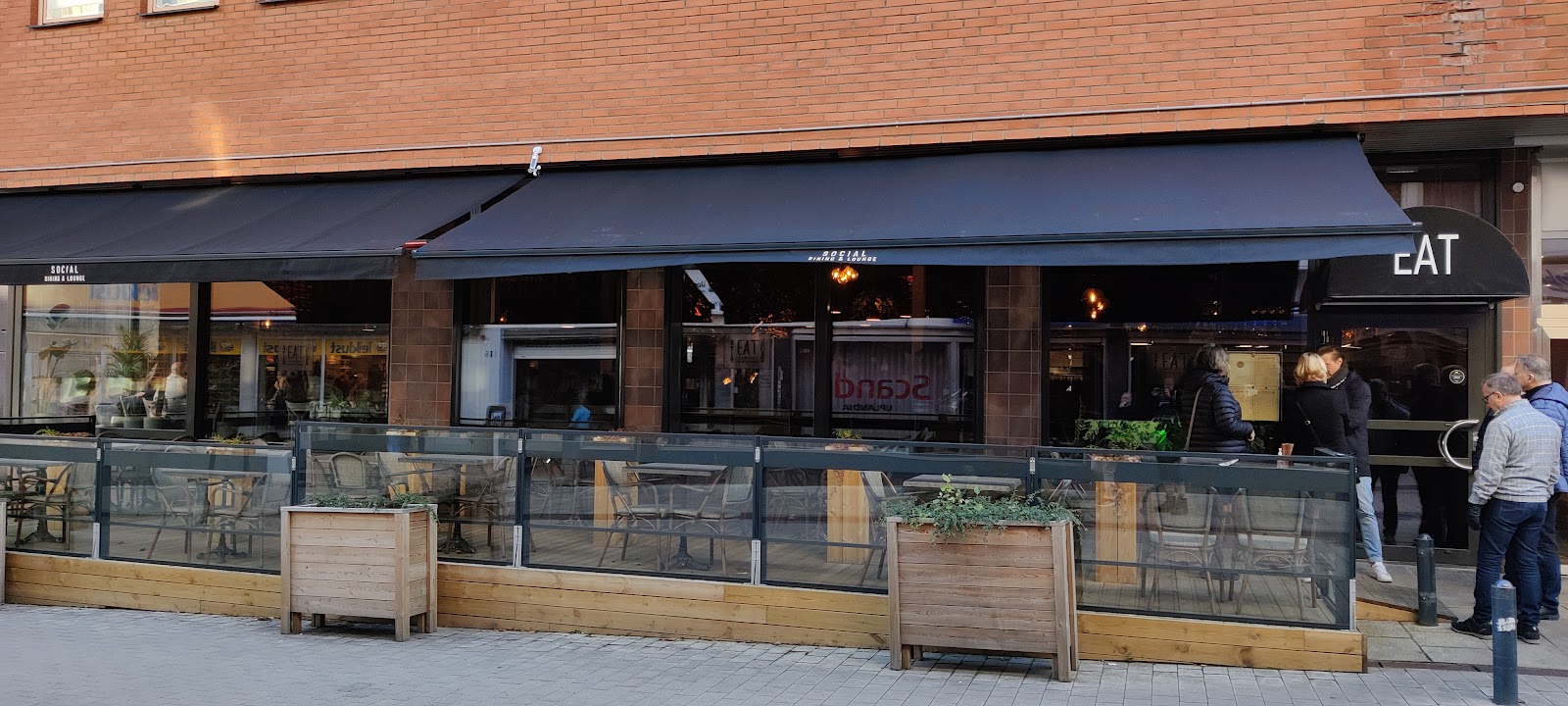Lucy’s Bar