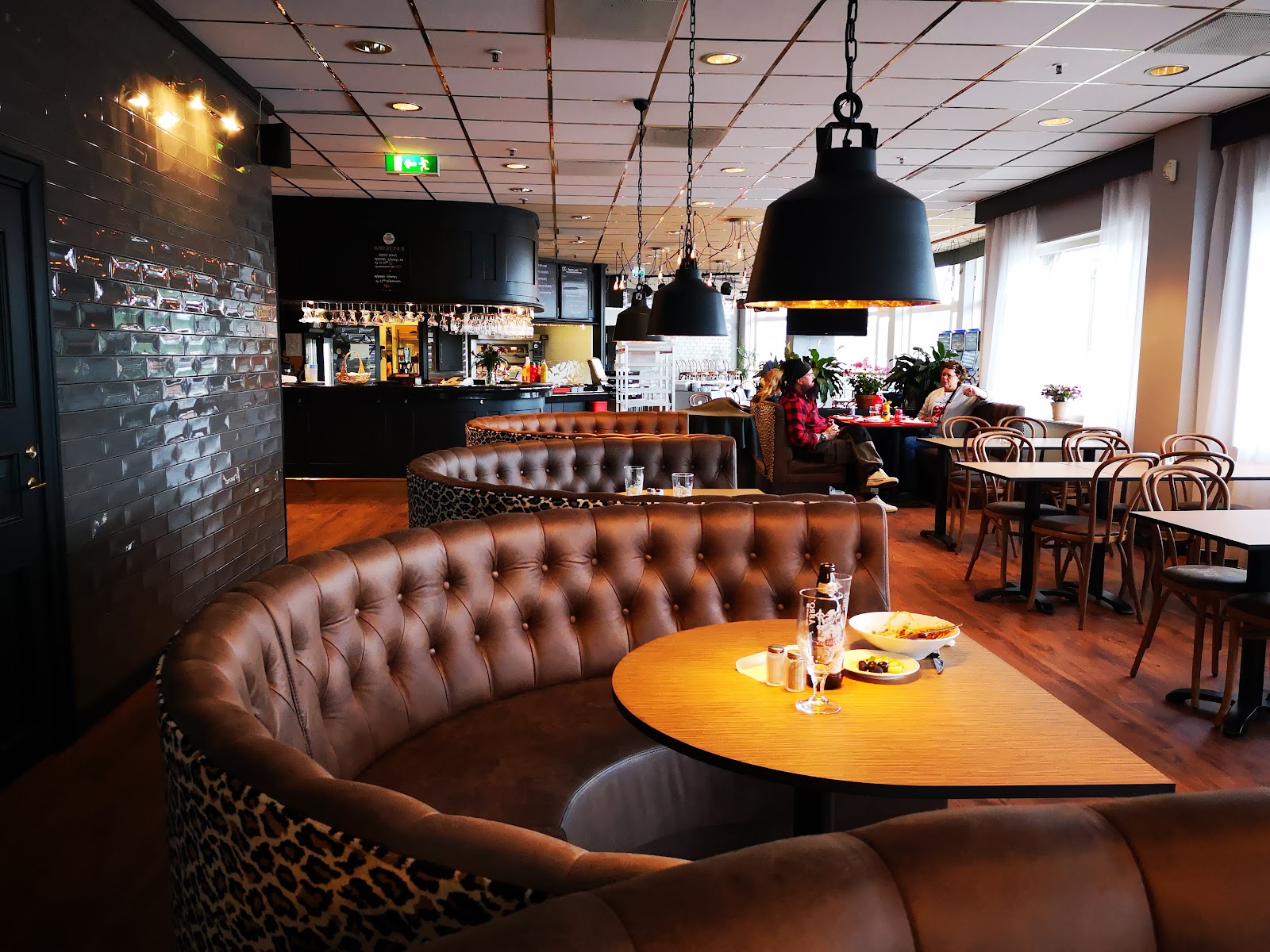 Tonys Bar & Restaurant