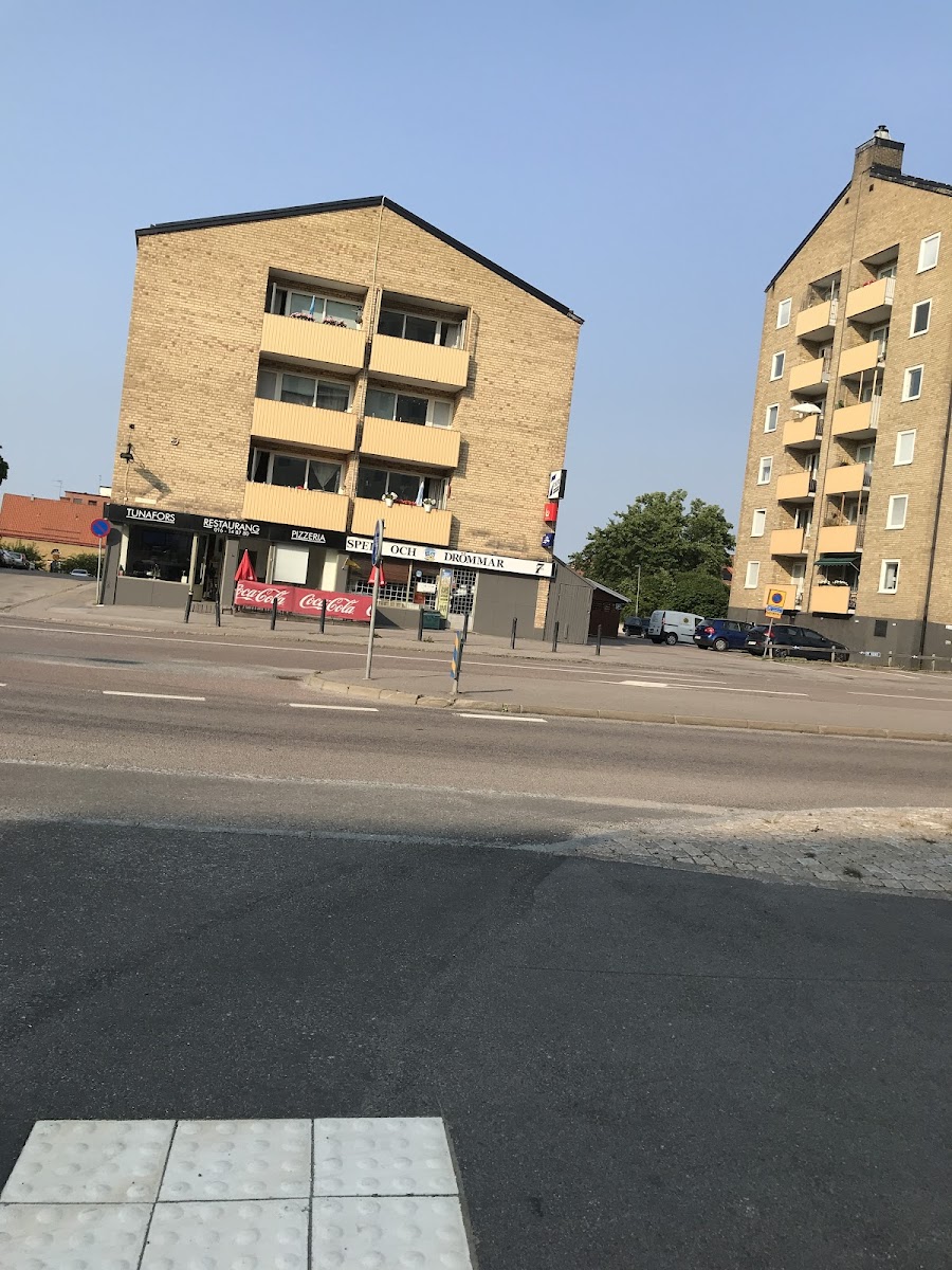 Tunafors pizzeria