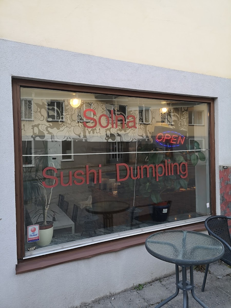 Sushi & Dumpling Solna