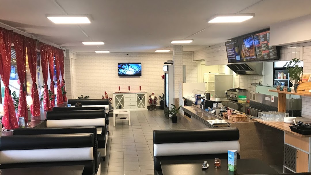 Titanic Pizzeria
