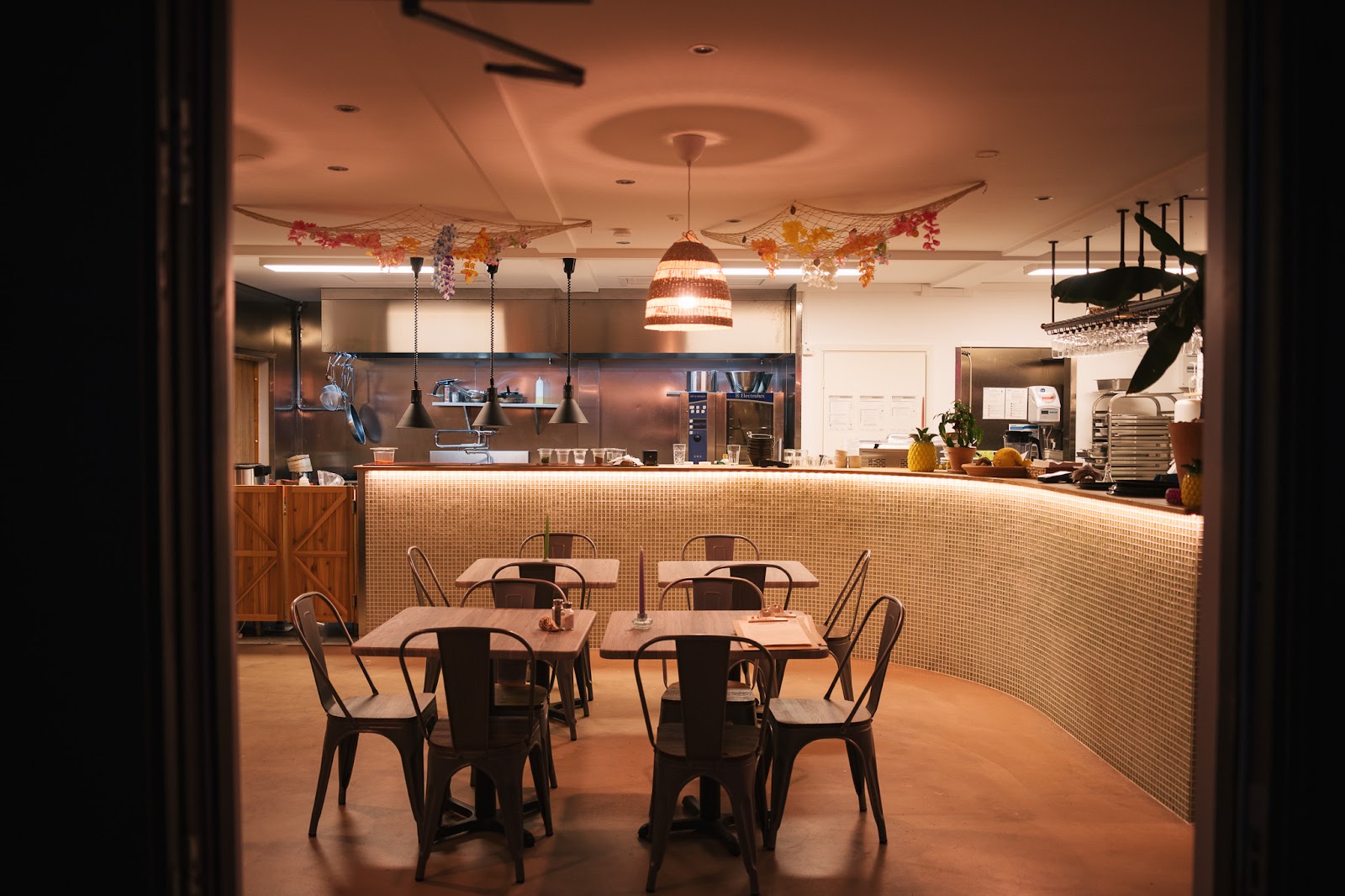 Waikiki Beach Bar & Grill