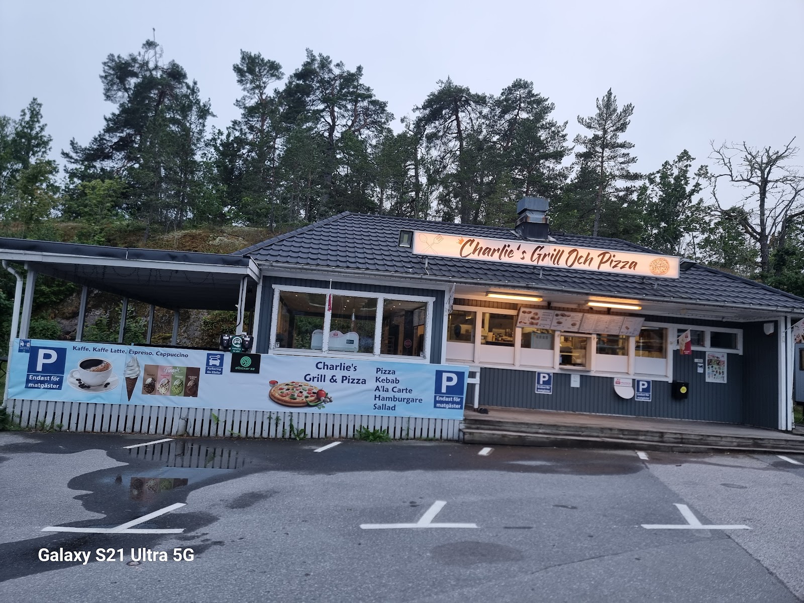 Charlies grill & pizza västervik