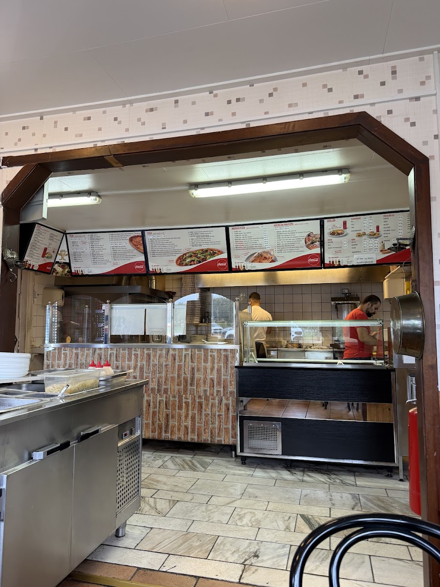 Saras Grill & Pizzeria