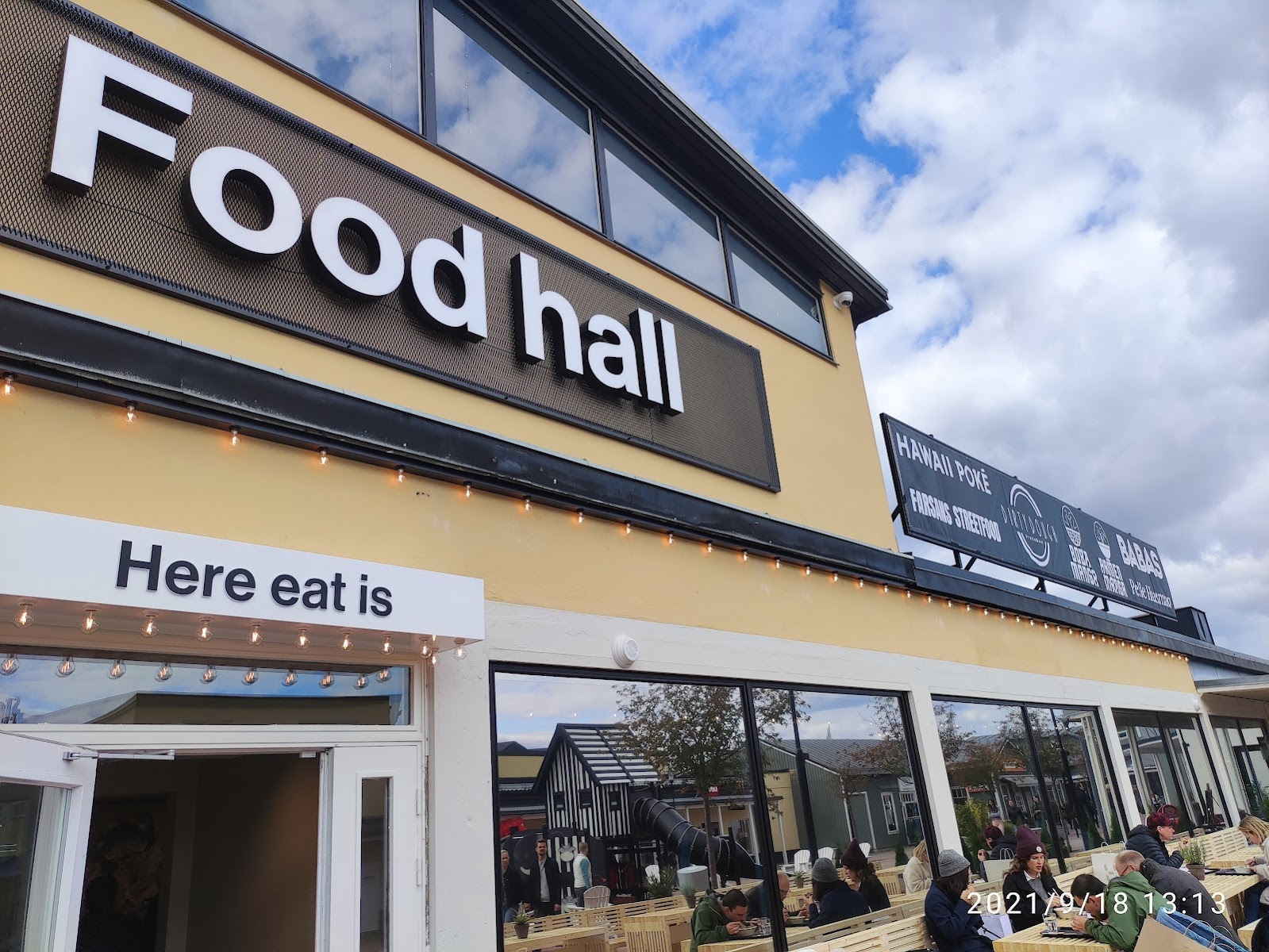 Here eat is